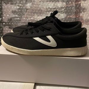 Womens Tretorn Black/White size 11